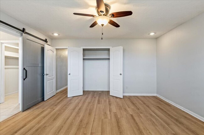 Building Photo - 7522 NW Stonegate- AVAILABLE NOW!