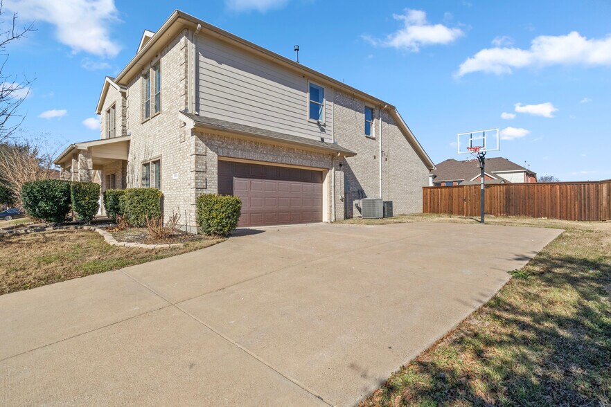 Building Photo - 1111 Devonshire Dr