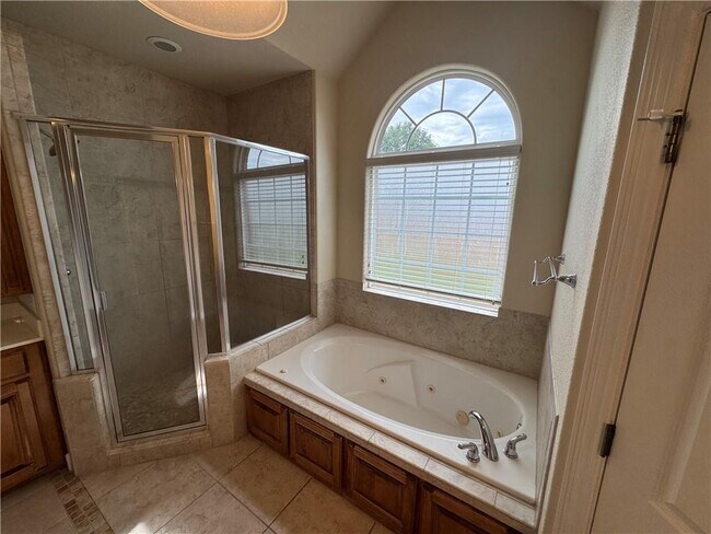 Building Photo - 407 Lyndal Ln