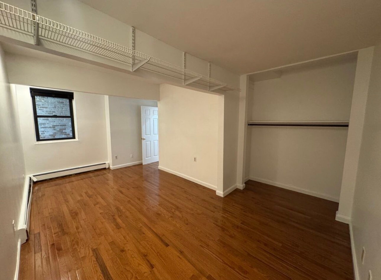 Building Photo - 390 Riverway