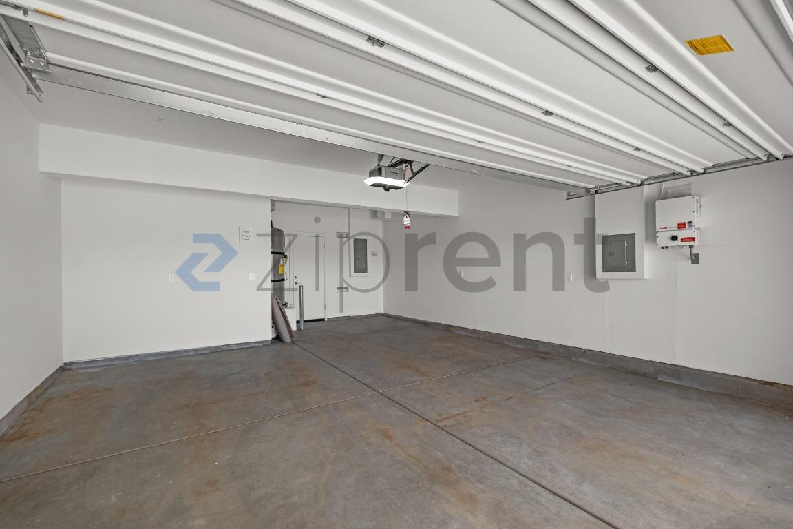 Building Photo - Unit