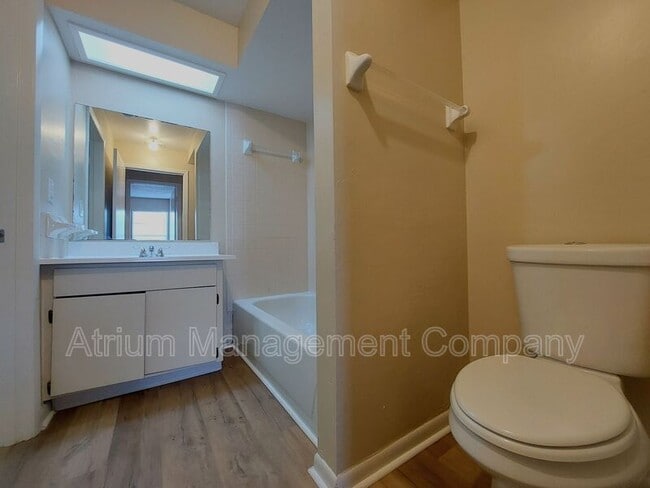 Building Photo - 1906 Crystal Grove Dr