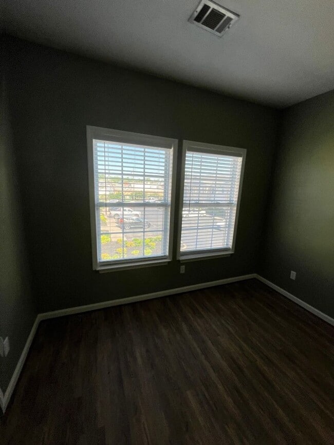 Building Photo - 804 Churchill Crossing