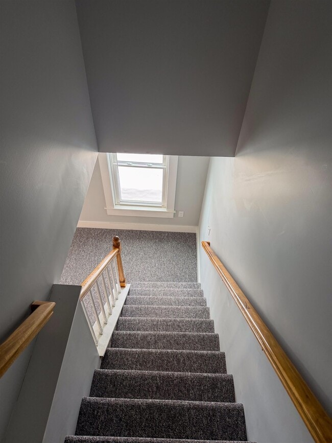 Building Photo - 24 Hill St