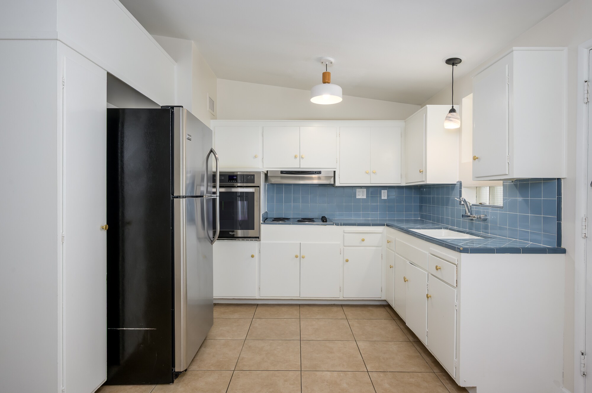 Kitchen 3 - 1809 E Colter St