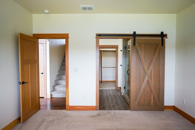 Building Photo - One Month's Free Rent