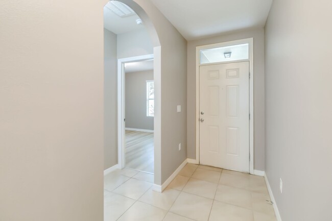 Building Photo - Beautiful 4/2 Energy Efficient Home in St....