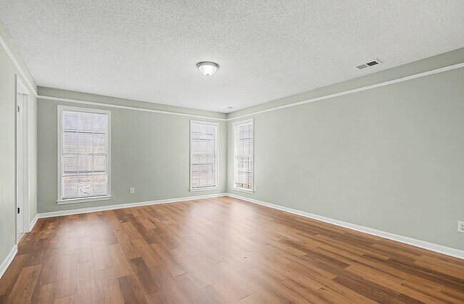 Building Photo - YOU DON'T WANT TO MISS THIS ONE!!!! SECTION 8 WELCOMED !!!!!