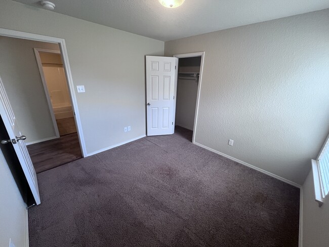 Building Photo - 133 Meadow Dr