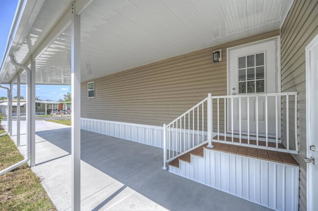Building Photo - 2410 Skyview St