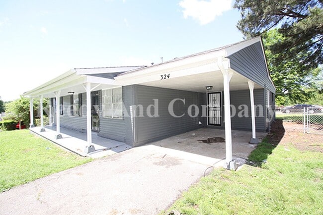 Building Photo - 324 McFarland Dr