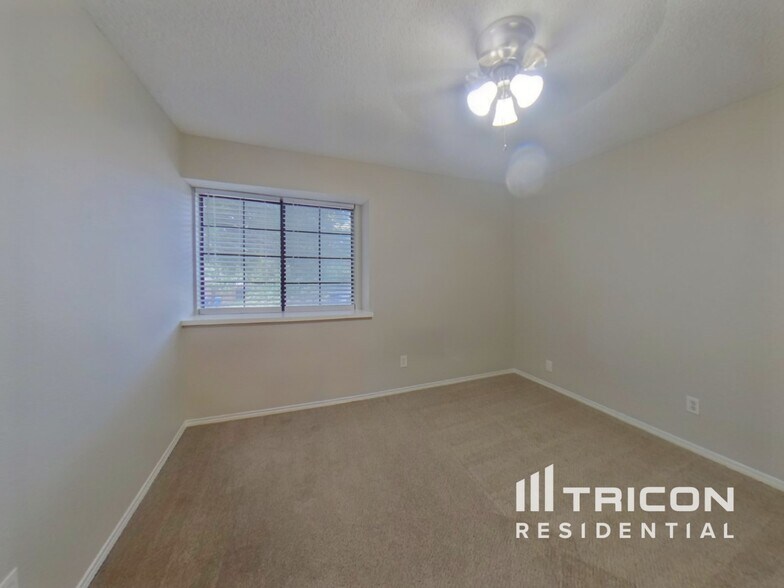 Building Photo - 837 Globe Ave