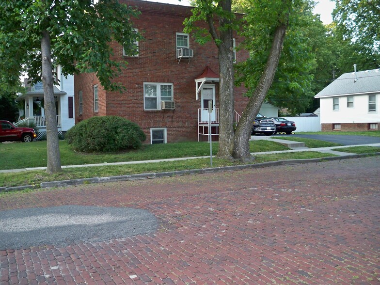Primary Photo - 331 W Cedar St