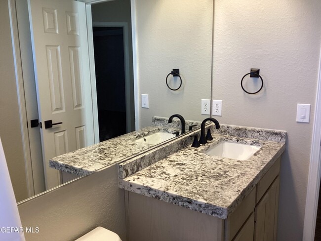 Building Photo - 305 Cloud Song E