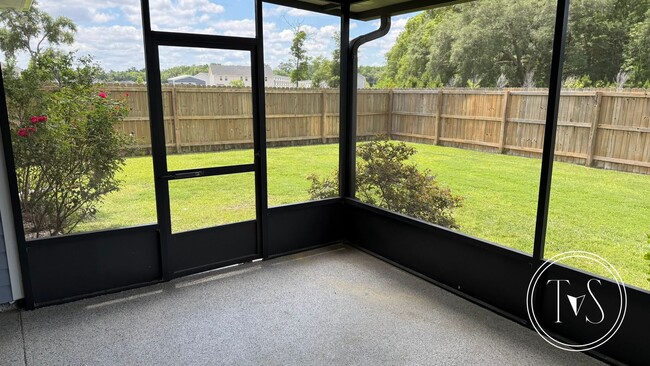 Building Photo - RATE DROP ALERT (was $2600/month) and MOVE IN SPECIAL: $1000 OFF 1ST MONTH'S RENT!**