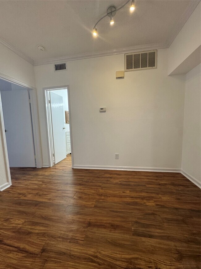 Building Photo - 921 Marine Dr