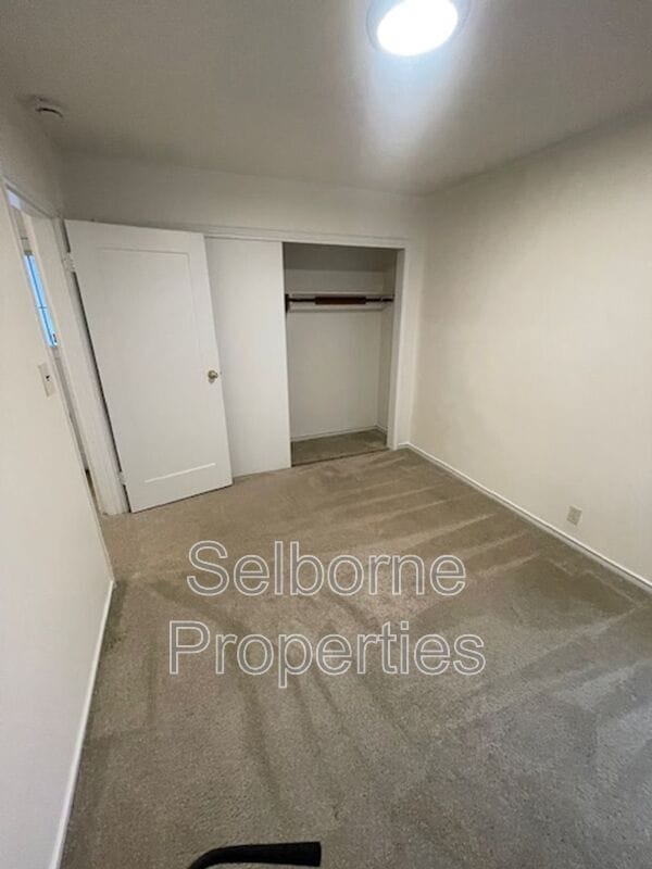 Building Photo - 624 Valle Vista Ave