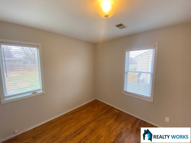 Building Photo - Cute 2 bed Home!