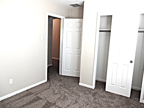 Building Photo - 135 Voyager Cv