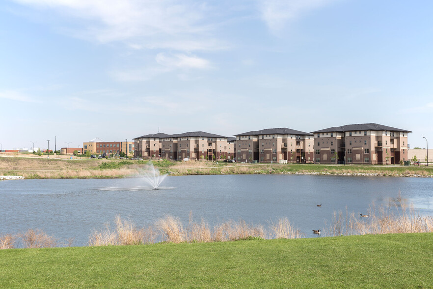 Building Photo - Prairie Pointe Student Living