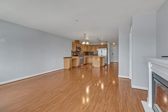 Building Photo - Perfectly Placed Condo In the Heart of Puyallup