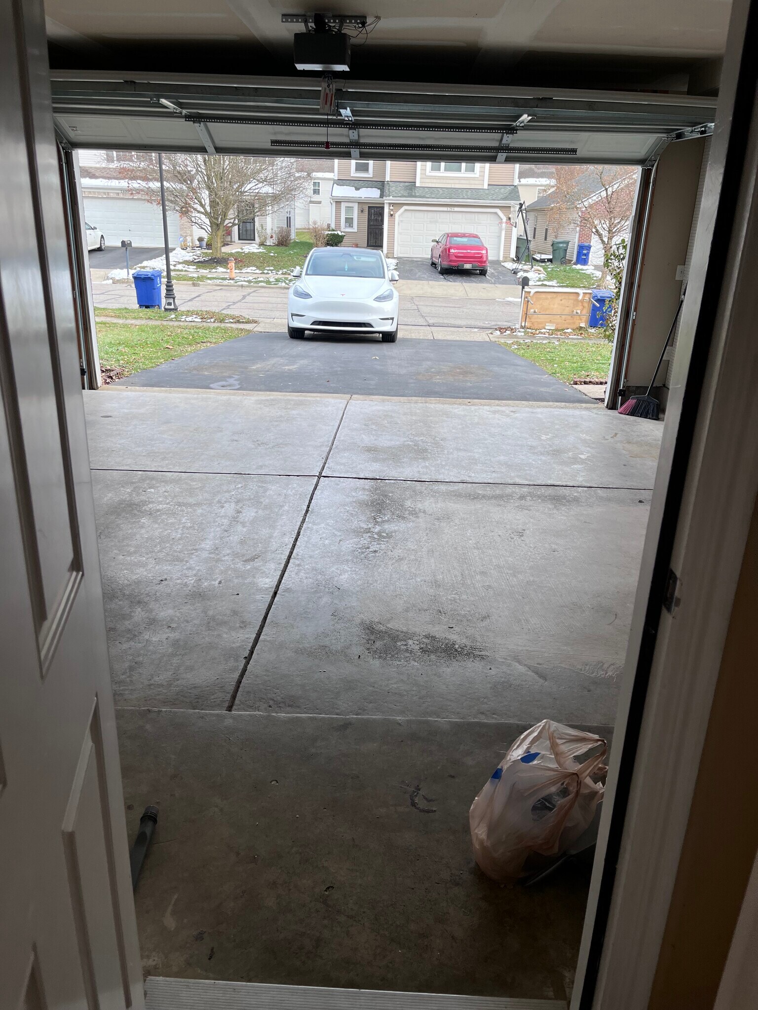 Building Photo - 2395 Maple Hedge Way