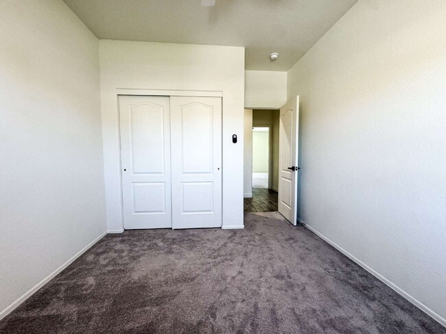 Building Photo - "Spacious 4-Bedroom, 2-Bathroom Home in Yu...