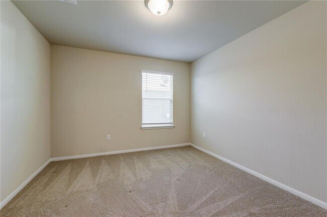 Building Photo - 401 Cassandra Dr