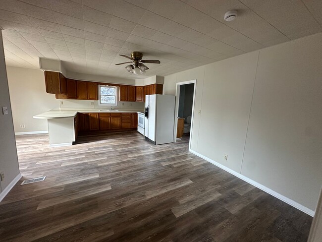 Building Photo - Newly updated 3 bedroom 1 bathroom home