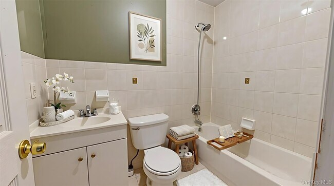 Building Photo - 101-25 111th St