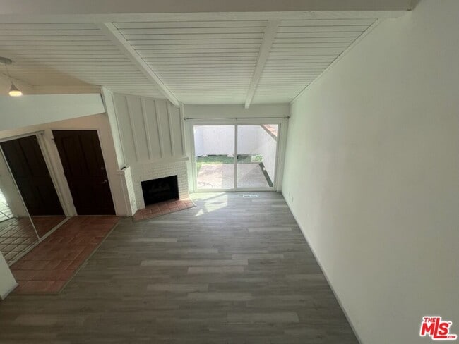Building Photo - 6255 Canoga Ave