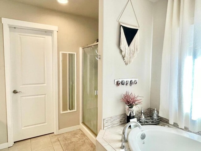 Building Photo - 15206 82nd Ave E