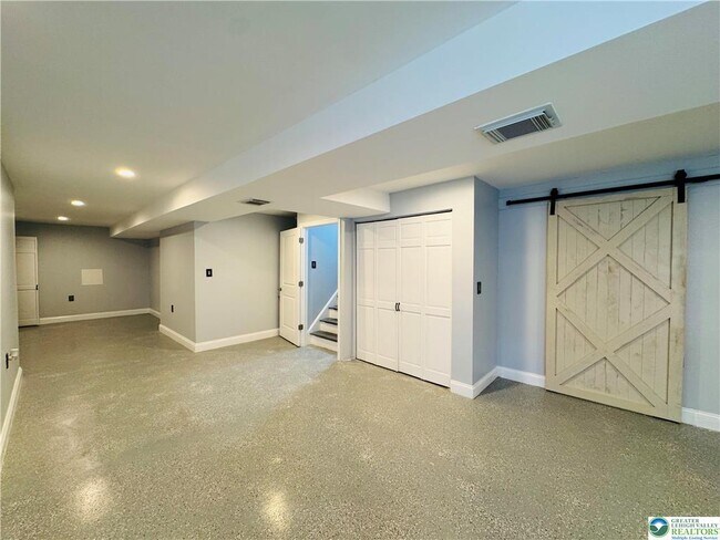 Building Photo - 6945 Hunt Dr