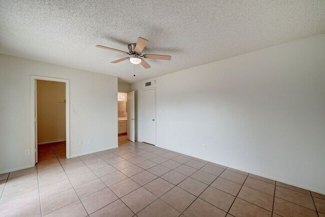 Building Photo - READY TO TOUR NOW! Adorable 2 Bath 1 Bed Home in Glendale
