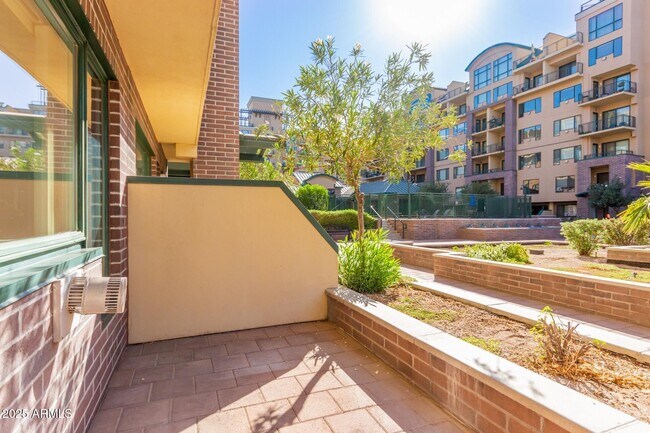 Building Photo - 17 W Vernon Ave