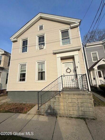 Primary Photo - 93 Hudson Ave