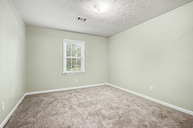 Building Photo - 3030 Green Meadow Ln