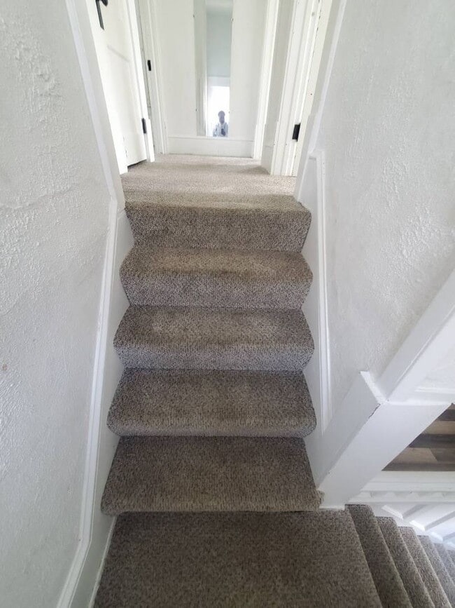 Building Photo - Charming 4-Bedroom Property in Prime Location