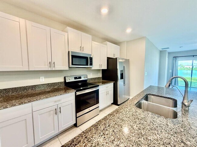 Building Photo - 1036 Royal Empress Dr