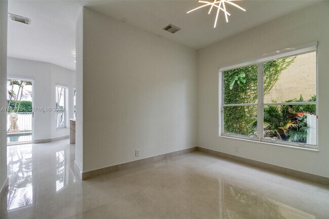 Building Photo - 5363 SW 38th Ave