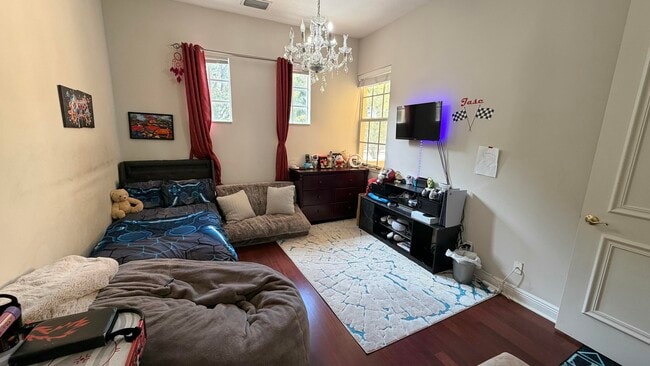 Building Photo - 210 NE 69th Cir