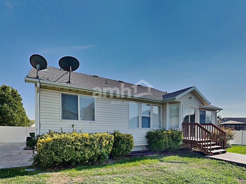 Building Photo - 169 E 2400 S