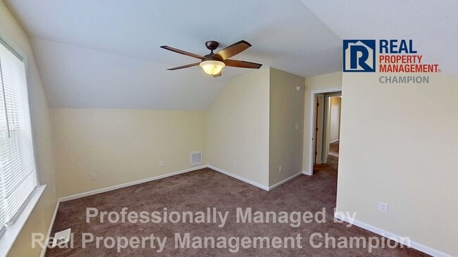 Building Photo - Charming 4 BD/2.5 BA with Wrap Around Porc...