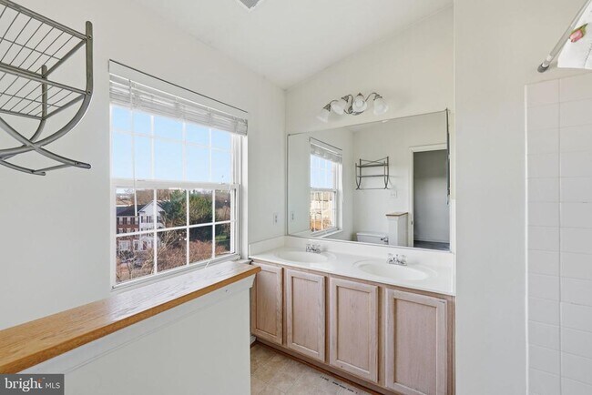 Building Photo - 554 Ellison Ct