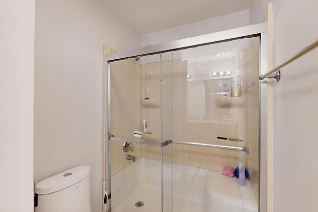 Building Photo - 331 Mary Belle Cir