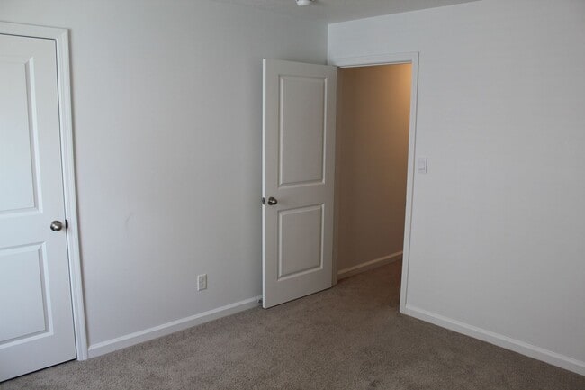 Building Photo - Now Available! Newer 4 BR Home in Decatur Schools!