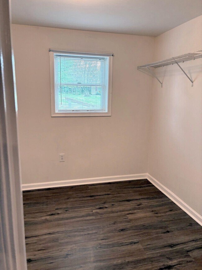 Building Photo - 111 Everette Pl