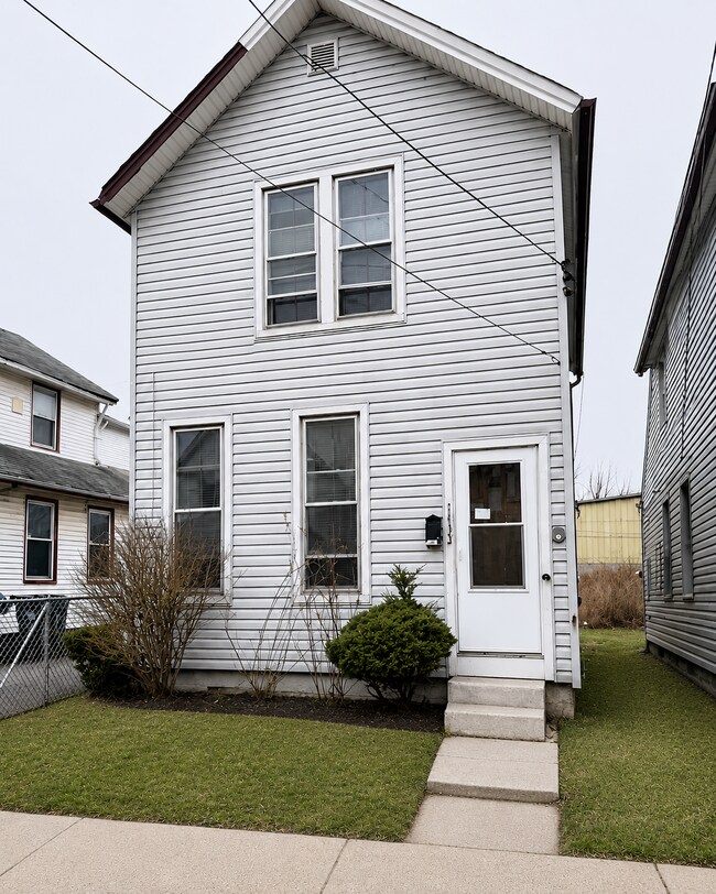 Building Photo - 1423 E 33rd St