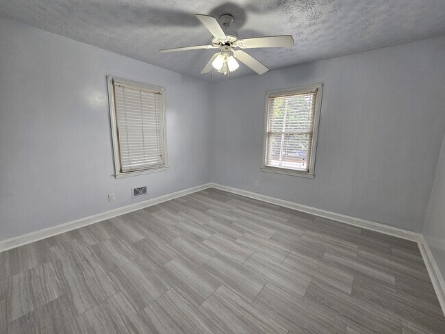 Building Photo - 3 Bristol Dr