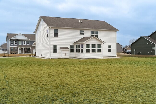 Building Photo - 2396 Pinehurst Dr